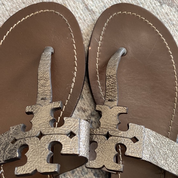 Tory Burch Pebbled Metallic Gunmetal Leather flip flop Flat Sandal Sandals 7 - Picture 8 of 8